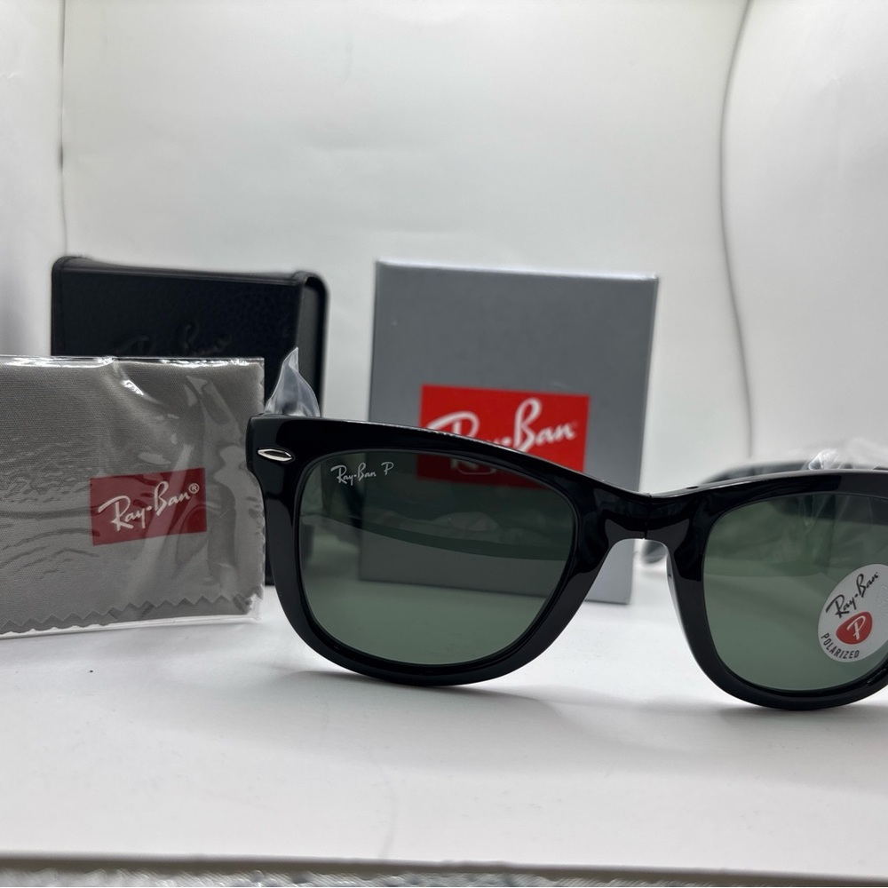 Ray-Ban Wayfarer Folding Classic Green Polarized Sunglasses RB4105 601/58 50-22
